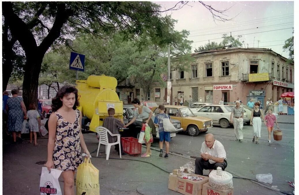 90 е начало 2000. Улица тверская москва 90х. 90-е годы. 90 е начало 2000. Лихие 1990.