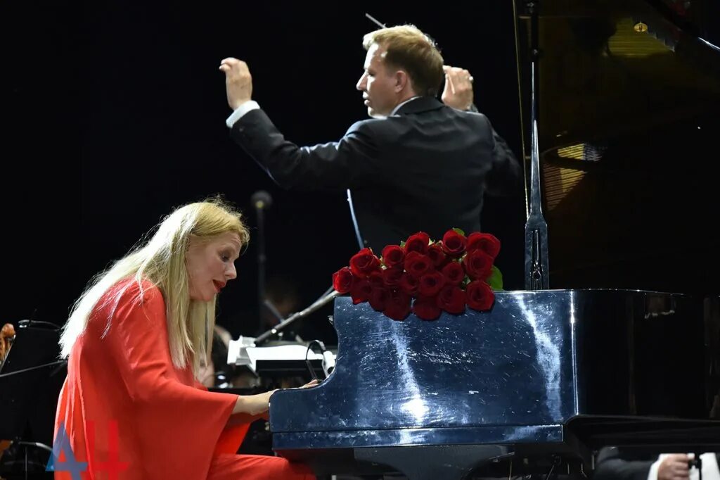 пианистка лисица концерты в москве. лисица валентина пианистка на донбассе. пианистка лисица в донецке. валентина лисица пианистка. лисица валентина пианистка волгоград.