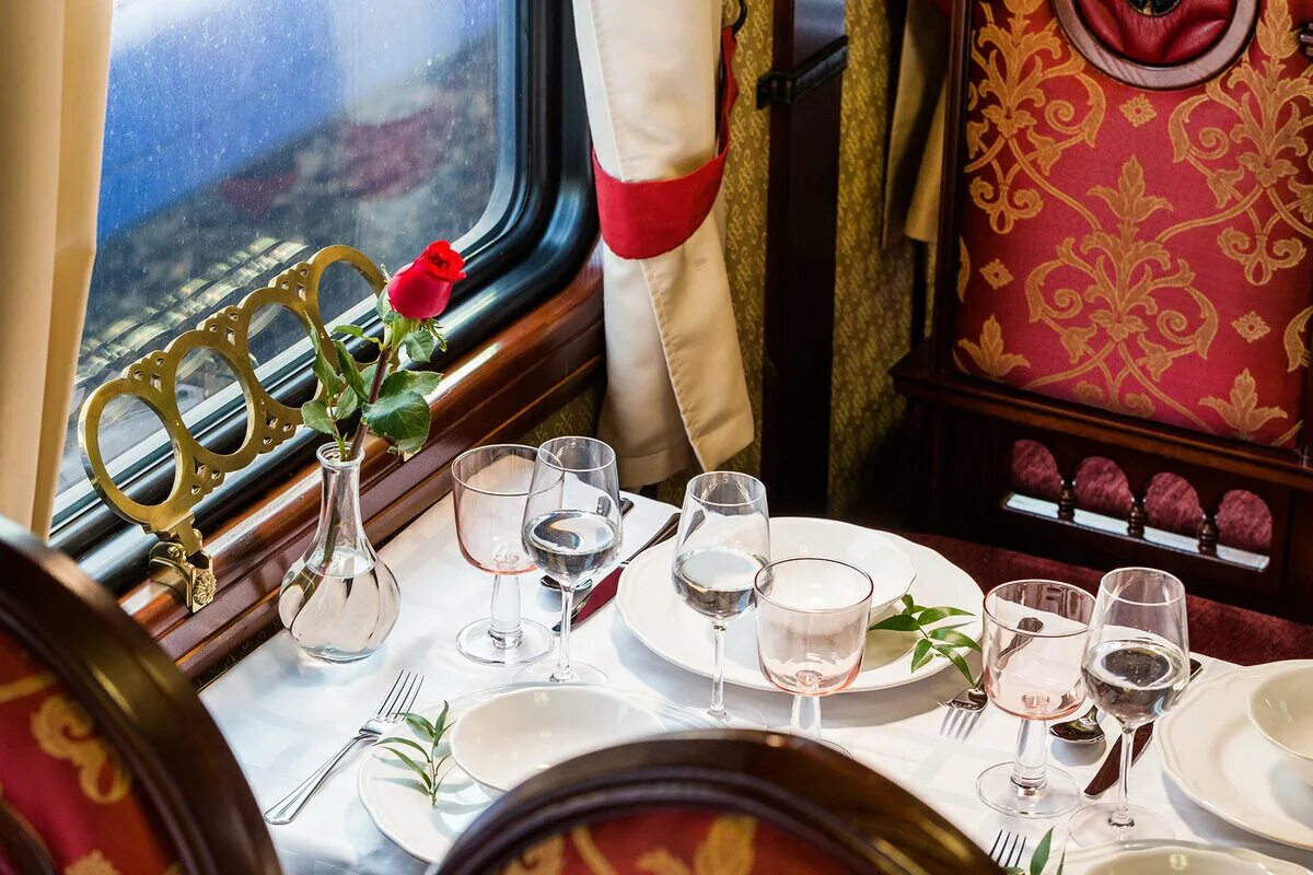 Dining car. Вагон ресторан РЖД. Поезд Жигули вагон Люкс. Вагон-ресторан в поезде РЖД. Вагон св РЖД.