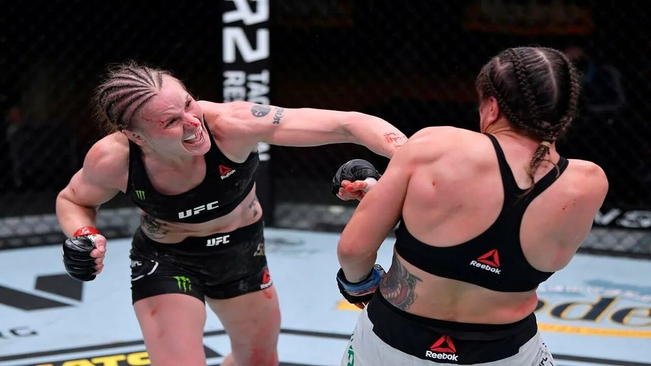 Чемпионка bellator liz carmouche. Rika ishige избивает соперницу удары коленом в живот. Бой соперниц. Бой соперниц. Бой соперниц.