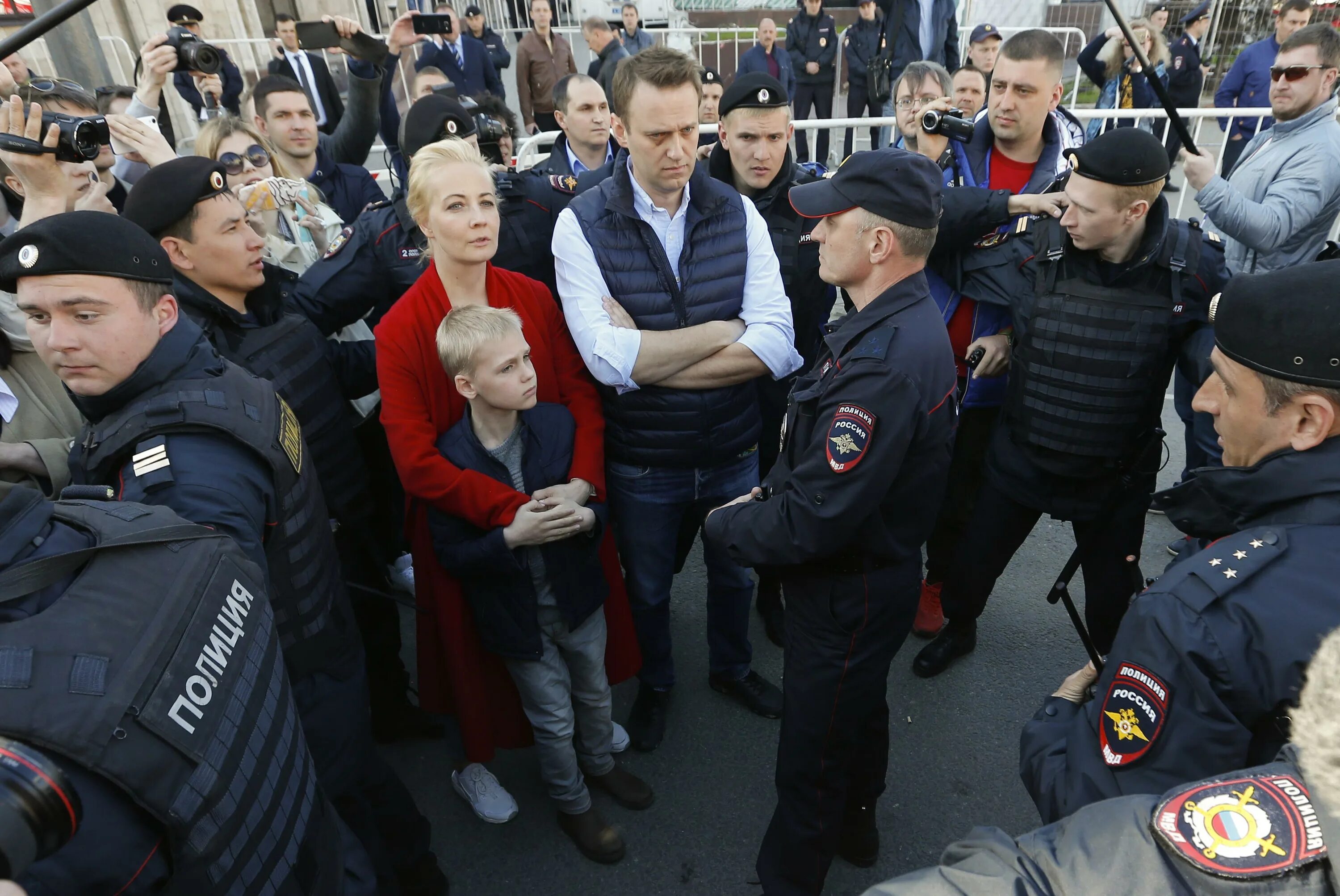 Ситуация очевидна. ОМОН Навальный. Навальный полиция.