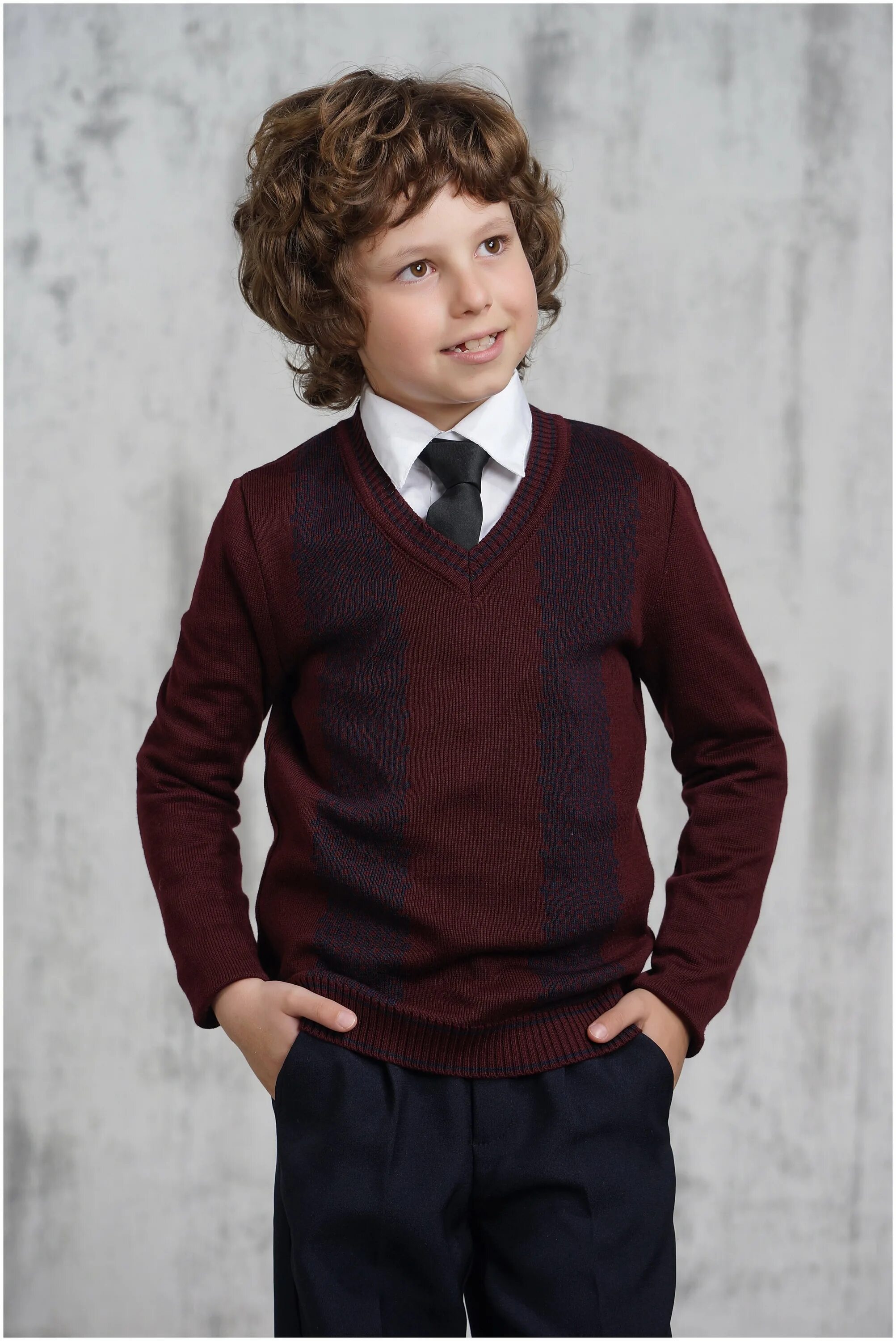 Крашеные волосы в красный мальчик. Мальчик хотел цвет бордо но белый тоже хорошо. Мальчик хотел цвета бордо но белый. Мальчик хотел цвета бордо но белый. Комбинируем белый и бордо на футболке для мальчика.