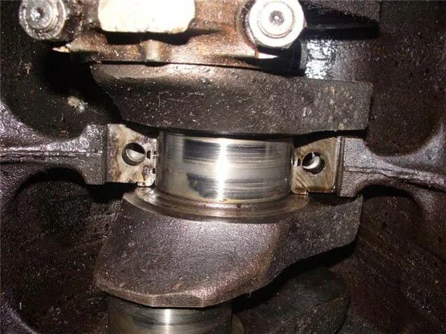 Уд-25 задрало шейку коленвала. Брякают шатунные вкладыши уаз патриот. Коленвал r195 ход шатуна. Провернуло вкладыши ew10j4. Туго крутится коленвал.