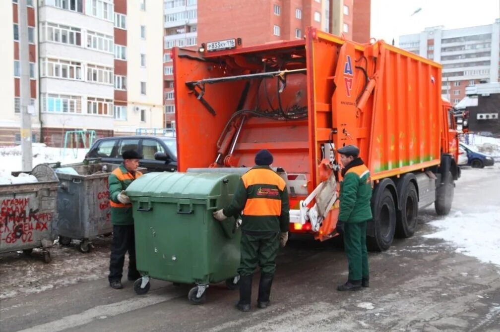 Мусоровоз вакансии москва. Спецавтохозяйство Чебоксары. Мусоровоз Спецавтохозяйство Обнинск. Водитель мусоровоза.