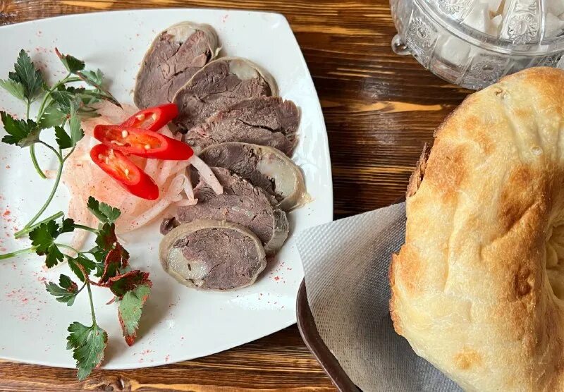 две казы. две казы. чучук киргизское национальное. чучук конская колбаса. казы-карта.