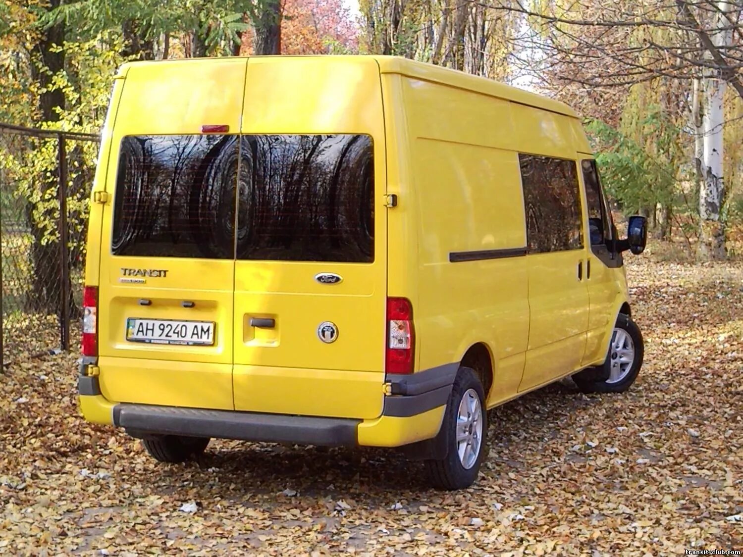 Желтый Форд Транзит 723. Микроавтобус Форд Транзит желтый. Ford Transit пассажирский жëлтый. Ford Transit микроавтобус, 2000.