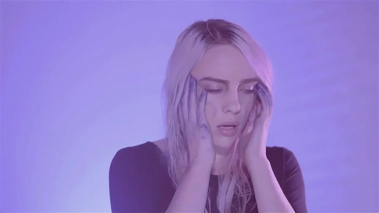 Билли айс. Билли Айлиш океан айс. Ocean Eyes Billie Eilish обложка. Billie Eilish Ocean Eyes вживую. Съемка клипа Ocean Eyes Билли Айлиш-.