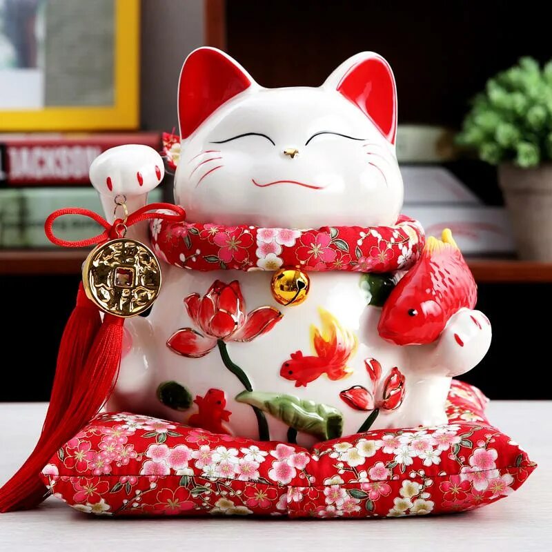 Манэки нэко. Кошка удачи манеки-неко. Кошка японская манэки. Талисман манеки неко. Японская кошка манеки-неко.