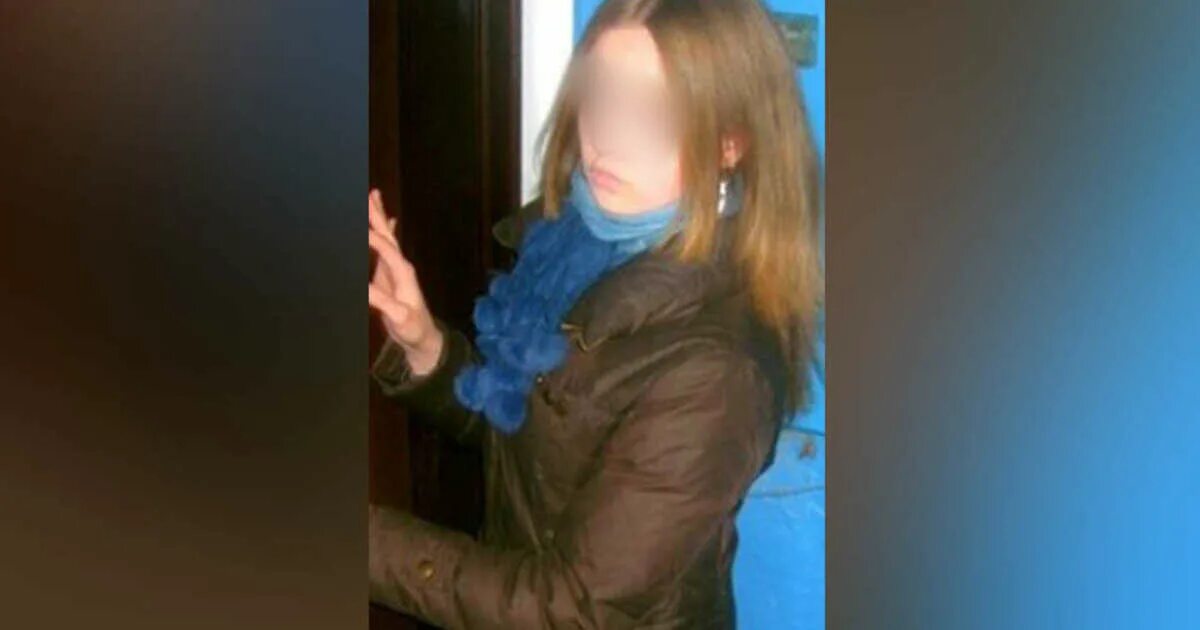 Бывшую девушку ударили. Нападение на девочку 10 лет. девушка атакует девушку. нападение на девочку в зеленокумске в 2025. ударил девушку с бутылкой.