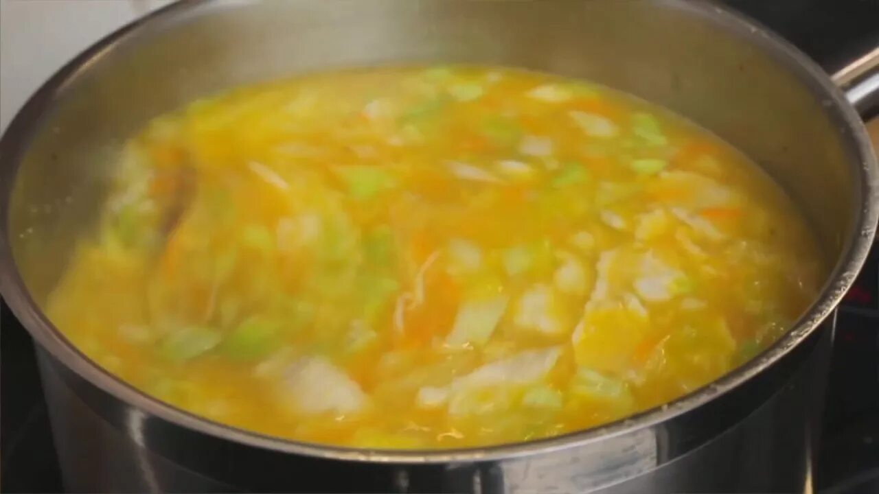 Суп с клецками с манкой. Манный суп. суп из манки. суп с манкой. куриный суп с манкой.