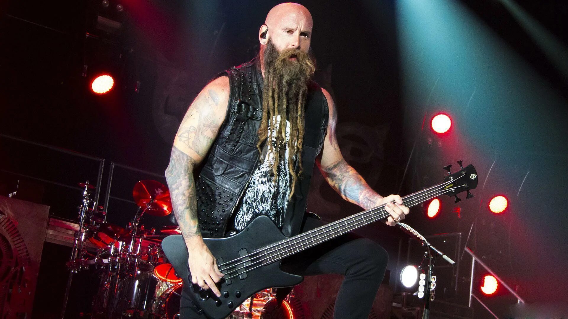 Фингер слушать. Рок группа фингер дед панч. Ffdp бас гитарист. Five finger death punch 2005. Five finger death punch группа мэтт снелл,.