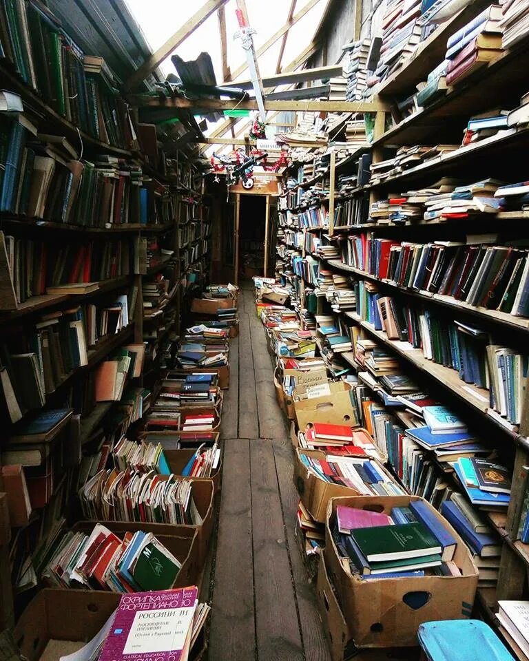 Книжный рынок. Петровка книжный рынок киев. книжный рынок в москве. книжный базар в библиотеке.
