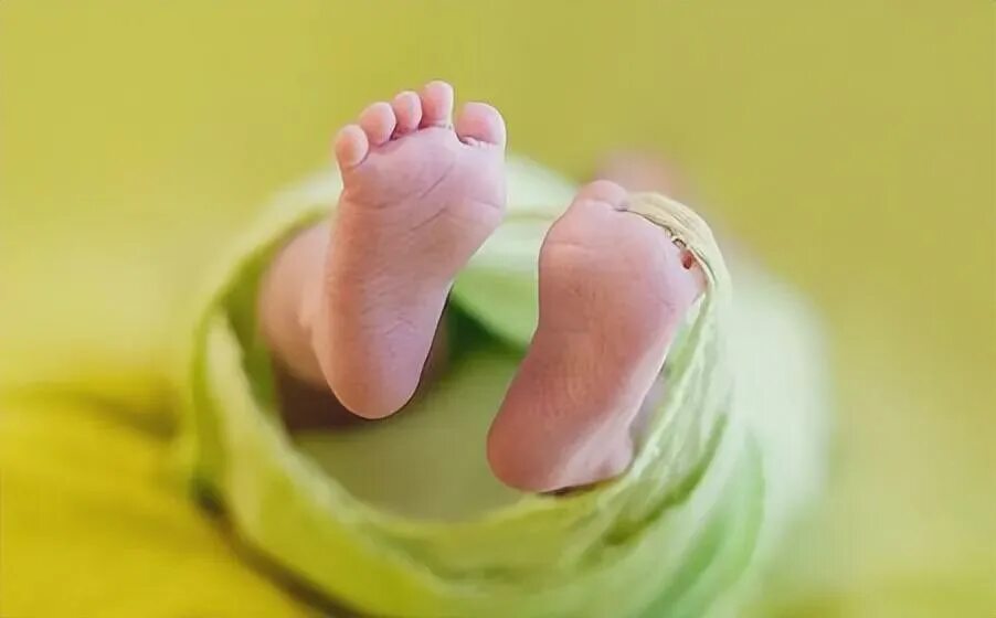 Детские feet. Грудничок. Baby feet. Ребзи детское feet. Clumsy Baby feet.