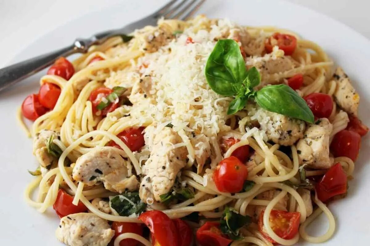 Паста с копченой курицей