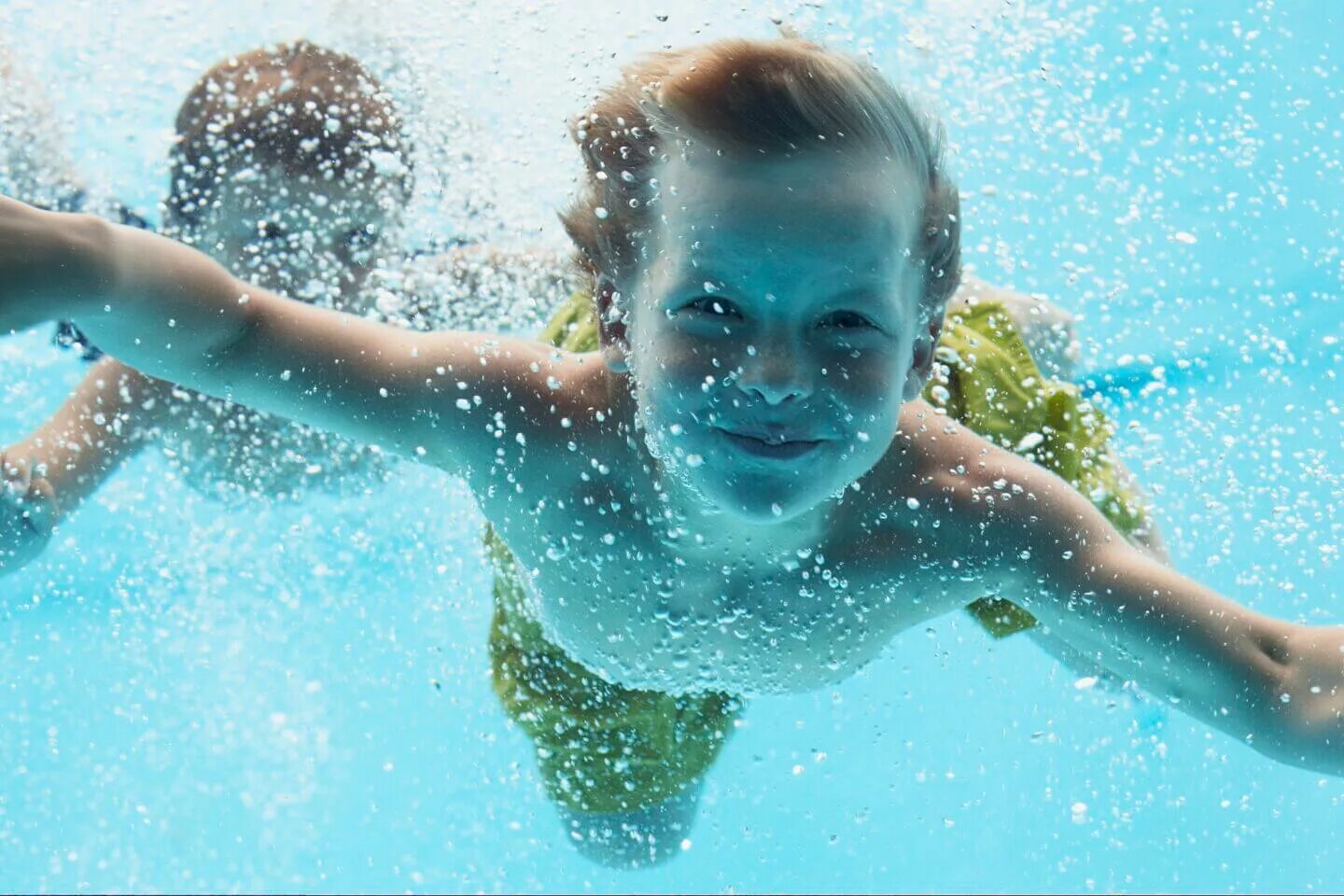 Дети купаются в реке картинки для детей. Nature boy Swim. Two boys Swim Underwater. Boy swimming in Glass Pool.