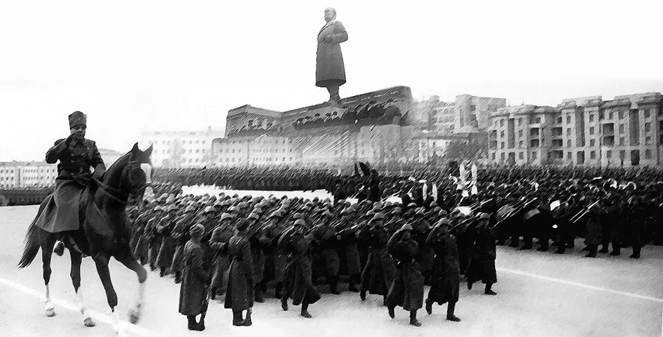 Парад 7 ноября 1941 года в куйб. Куйбышев 1941 год. Парад 7 ноября 1941 года в куйбышеве самолеты. Парад 7 ноября в куйбышеве. Парад 1941 года в куйбышеве.