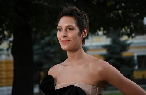 Yapon ayolining ogzida ulkan xoroz