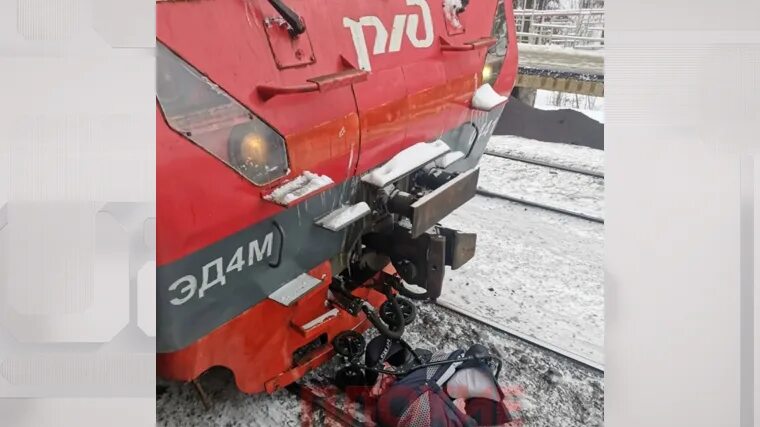 Коляска упала на рельсы Балашиха. Поезд Балашиха. Трагедия на железной дороге.