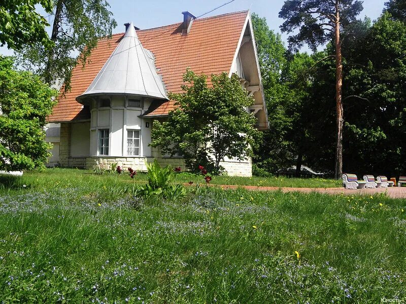 Парк отеле райки. Парк отеле райки. Парк отель райки. Дом отдыха юность щелковское. Фото поселок юность в подмосковье.