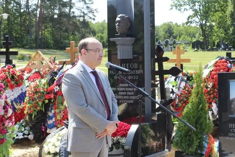 Кладбище открылись