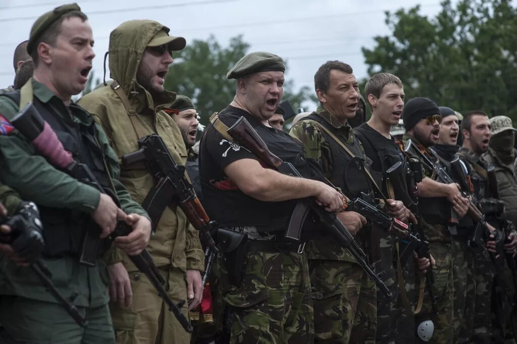 Парад победы днр. Парад победы в донецке. Донецкие вооруженные силы. Русские солдаты на параде. Донецкие вооруженные силы.