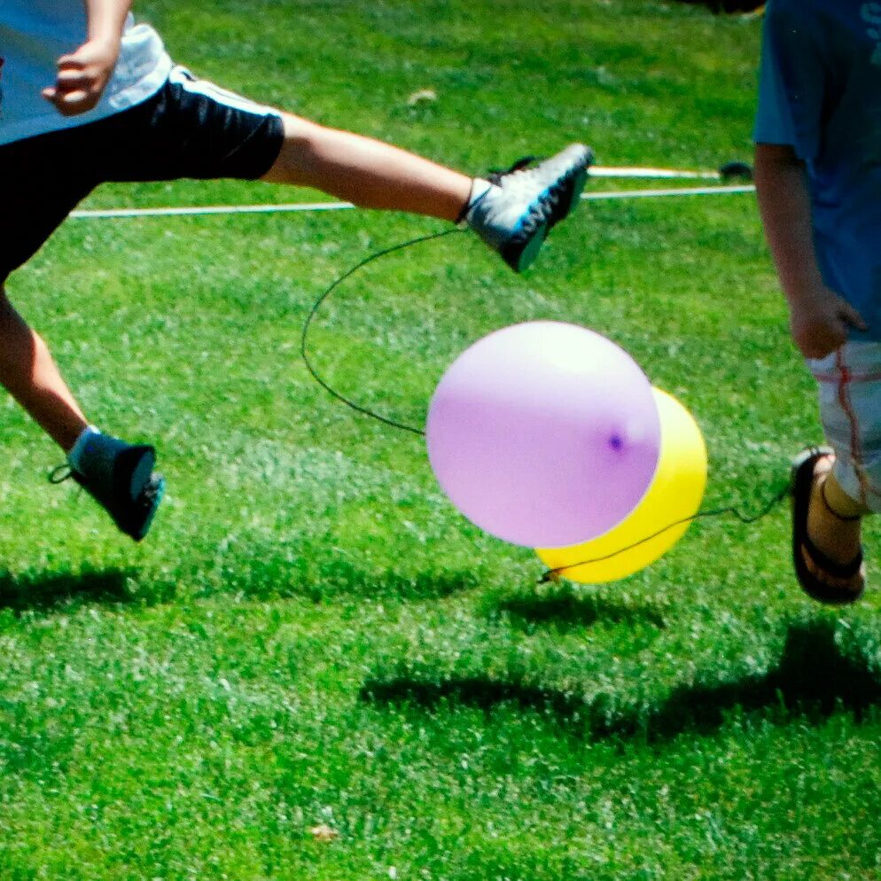 Конкурсы с воздушными шарами. Конкурсы с шарами. Спортивный конкурс с шариками. Эстафета с надувными шарами.