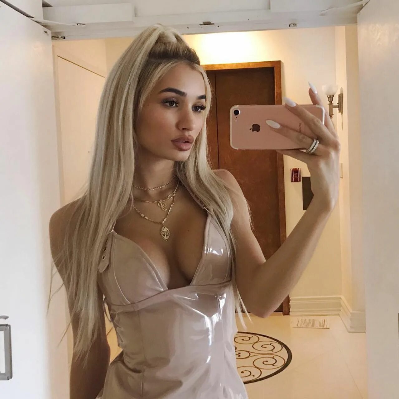 Private новое. Пиа Миа. Пиа Миа 18 +. Пиа Миа Инстаграмм. Pia Mia грудь.