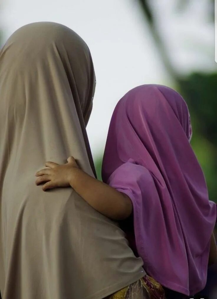 Мусульманская дочка. Мусульманка с ребенком. Мусульманская мать. Мусульманская дочь.
