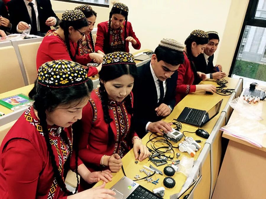 Туркменистан срочные новости. Эрсари туркмены. Туркменские студенты. Туркменские дети. Высшее образование в Туркменистане.