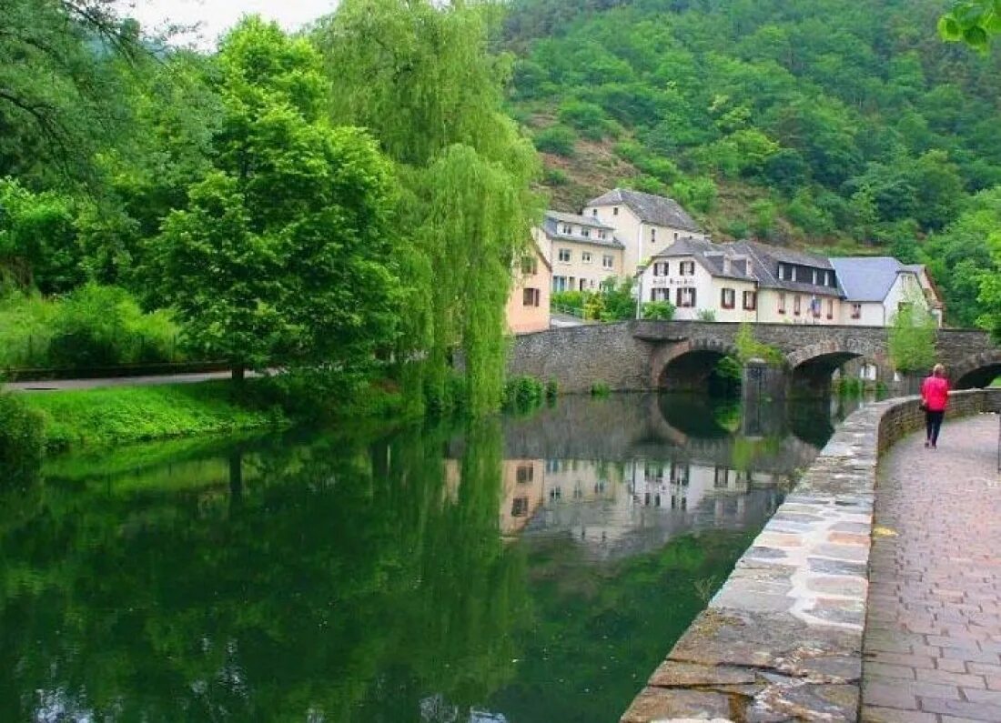 Швейцария люксембург. Маленькая Швейцария в Люксембурге. Река сюр Люксембург. Город Вильц Люксембург. Люксембург Арденнские горы.