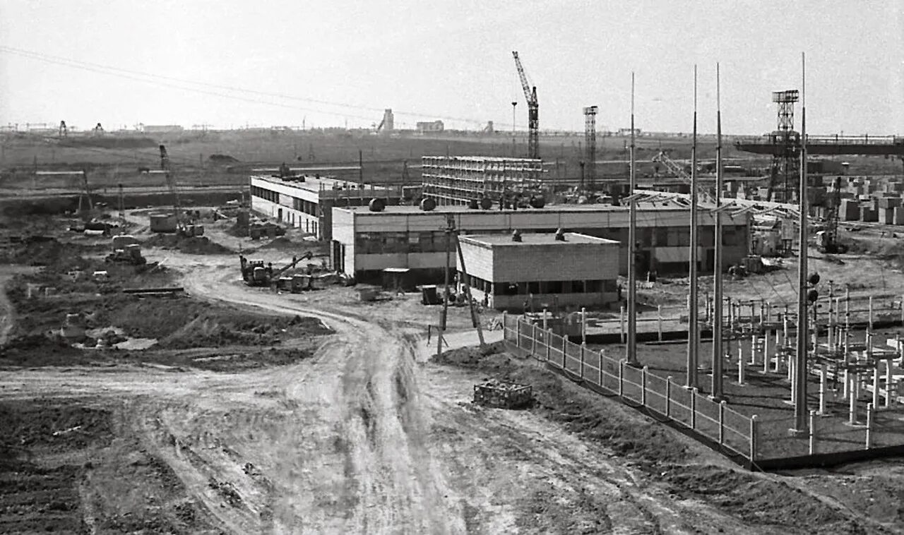 Советская стройка. Завод камаз в набережных челнах ссср. Камаз завод 1970. Строительство завода камаз. Завод камаз в 1976 году.
