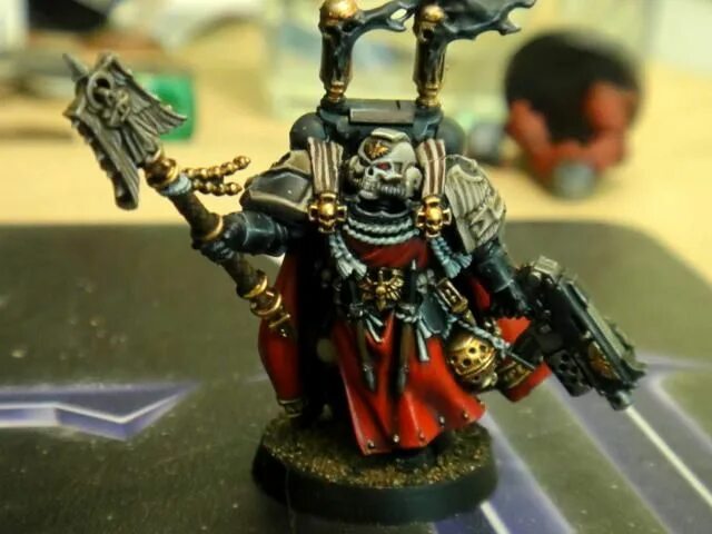 Крозиус. Крозиус вархаммер. warhammer 40000 крозиус арканум. space marine chaplain with crozius &amp; power fist. крозиус аквилум.