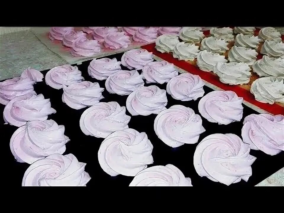 Как делают зефир видео. Крем зефир для капкейков. зефир миксер. малиновый зефир.