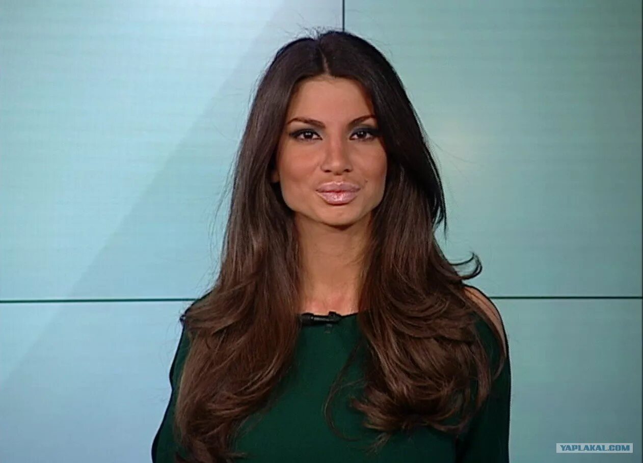 Indian on phone. Женщина говорит по телефону. Английский по скайпу. Бунтарка 2012. Колл центр.