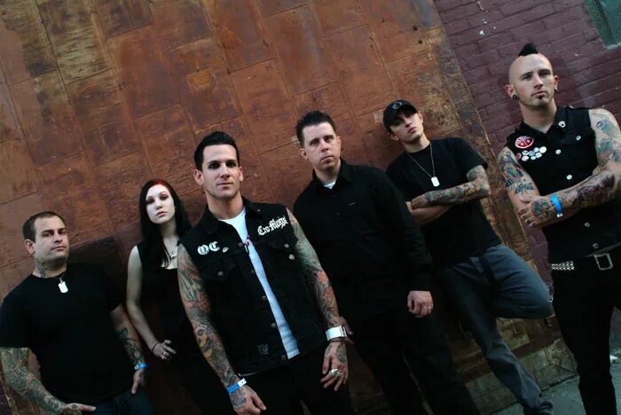 Bleeding through. Брэндан шиппати bleeding through. брэндон шипатти bleeding through.