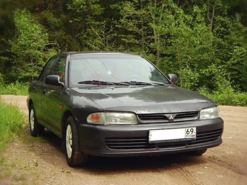 Митсубиси 95 года. Mitsubishi Lancer 1993. Митсубиси Лансер 1993. Мицубиси ланцер 1993. Митсубиси Лансер 6 1993.