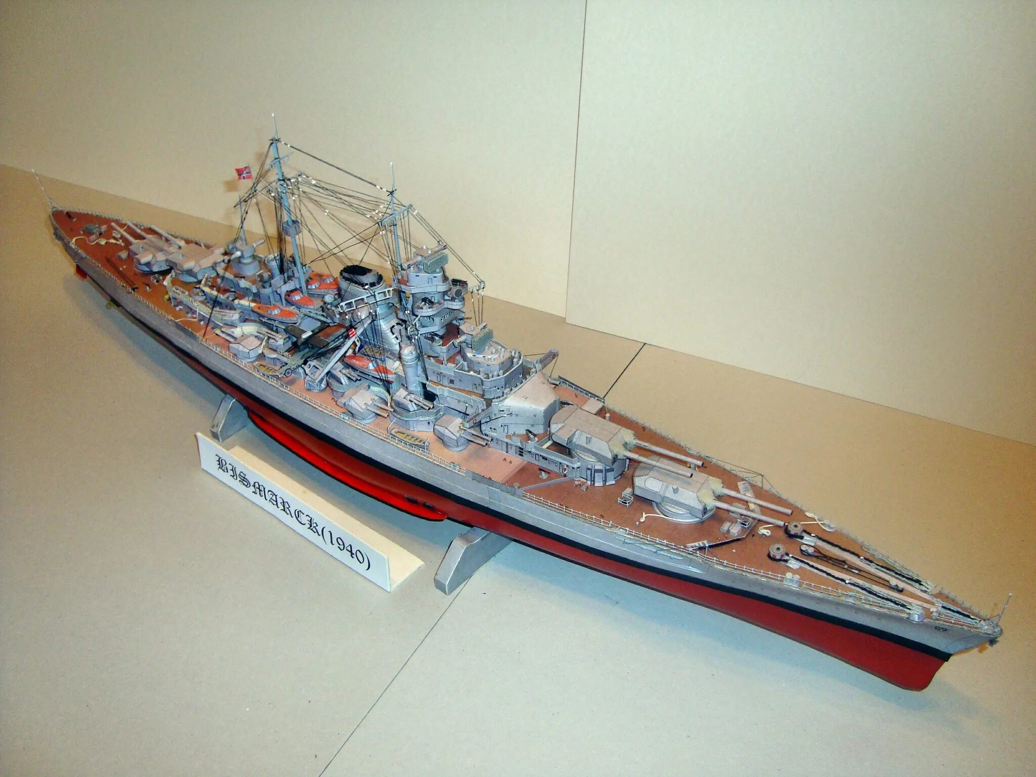 Модель линкора из бумаги. Линкор бисмарк bismarck maly modelarz. линкор тирпиц модель. линкор бисмарк из бумаги. линкор бисмарк модель из бумаги.