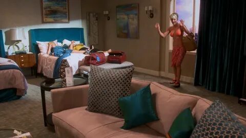 Kaley Cuoco - The Big Bang Theory & 8 Simple Rules - 720p.