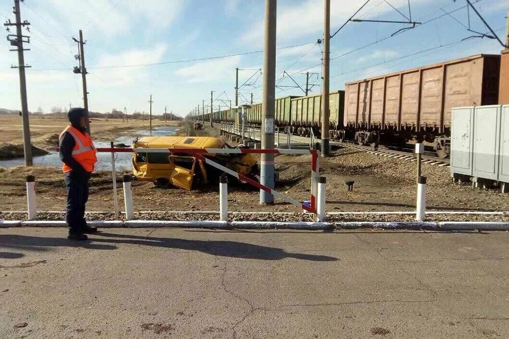 Жд переезд омск. Омская область происшествие на переезде.