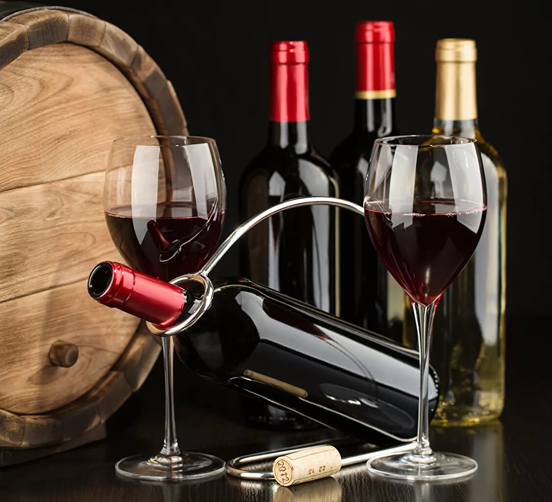 Вино красивые фото. Красное вино. Бутылка вина. Бутыль для вина. Бутылка с вином.