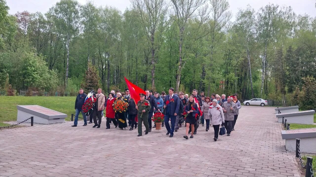 5 мая мероприятие. Митинг ко Дню Победы. Новомосковск день Победы. Поселок Юдино 9 мая. Фотография мемориала Победы.