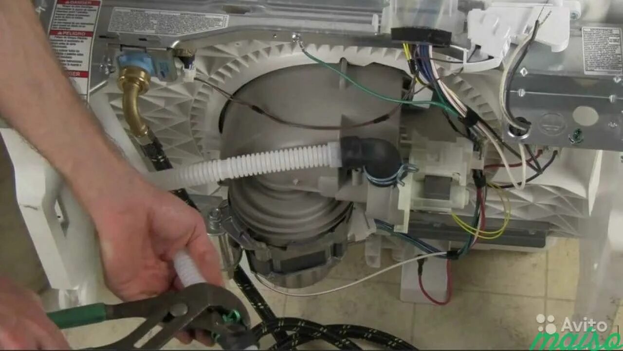 Поломки стиральных машин. Шланг сливной electrolux ews 1277 fdw. Разобрать машинку стиральную электролюкс. Ремонт стиральной electrolux. Люк для стиральной машины электролюкс.