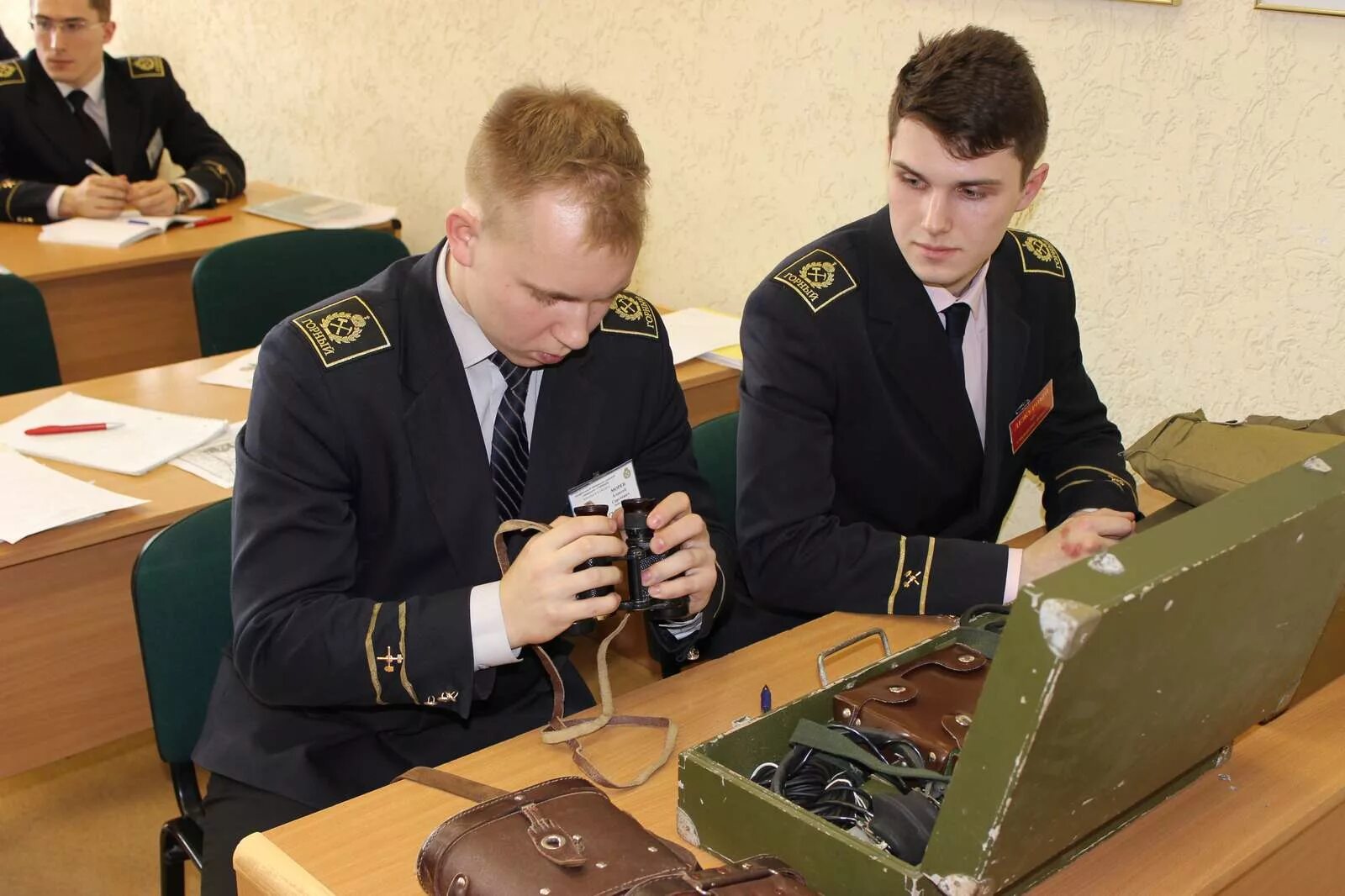 Горный институт в Санкт-Петербурге форма. Санкт-Петербургский горный университет форма. Питерский горный университет учебная форма. Горный институт СПБ форма.