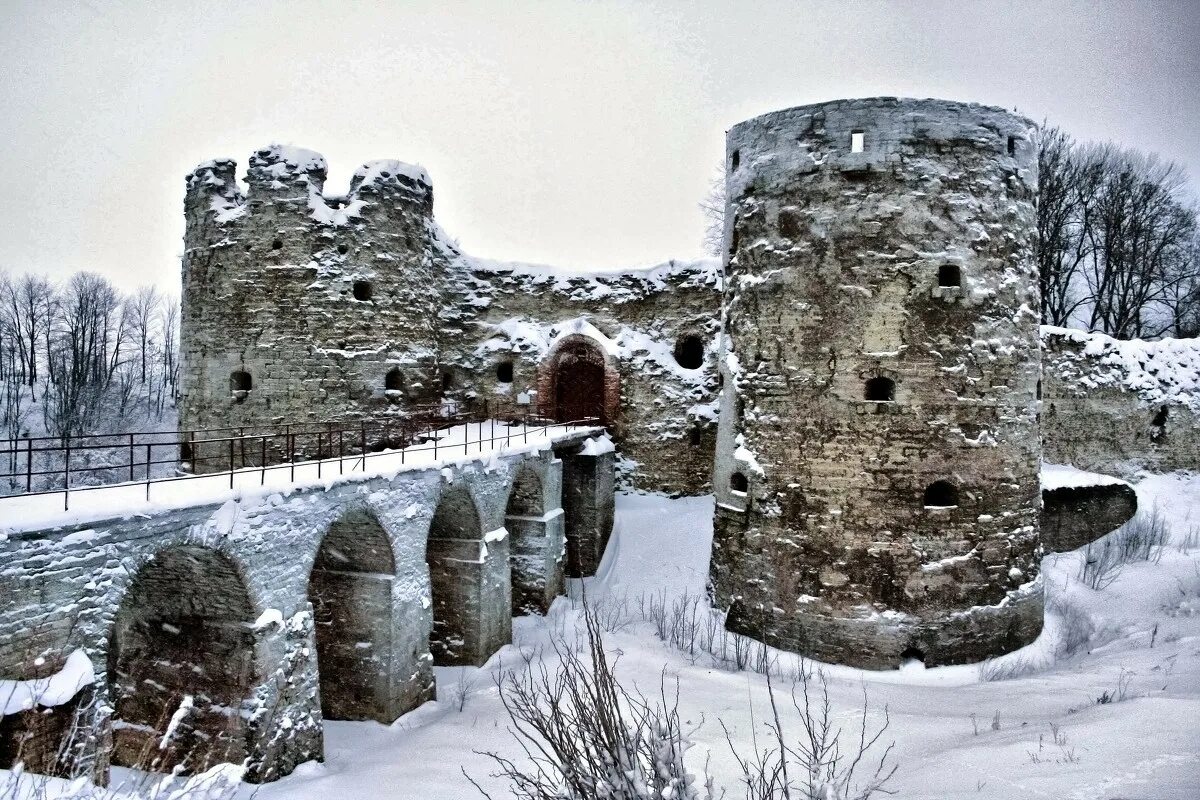 В каких подмосковных городах сохранились каменные крепости
