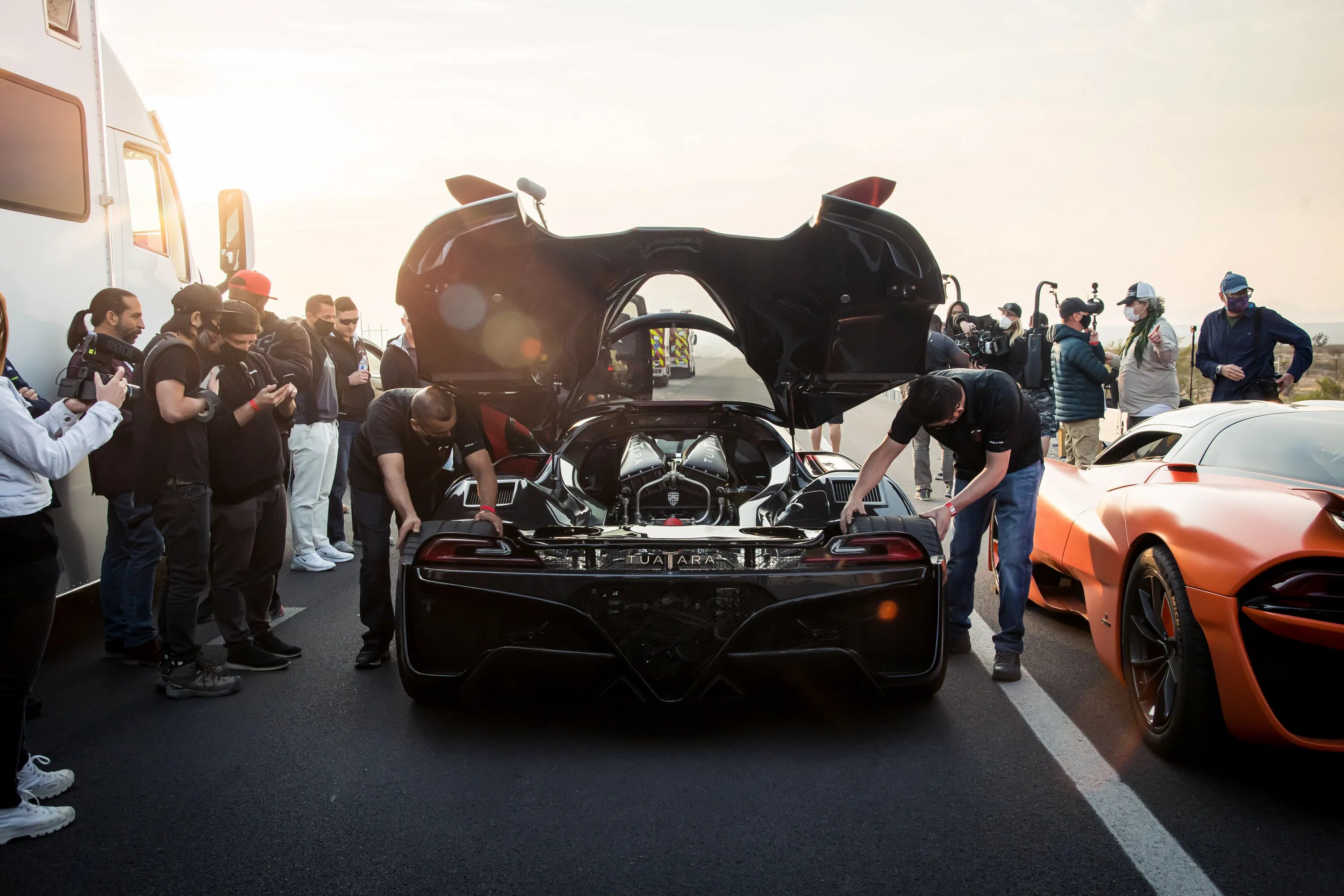 Гиперкар Tuatara 2020. SSC Tuatara 2020. SSC Tuatara рекорд скорости. Гиперкар SSC Tuatara. Рекордсмены скорости в мире машин