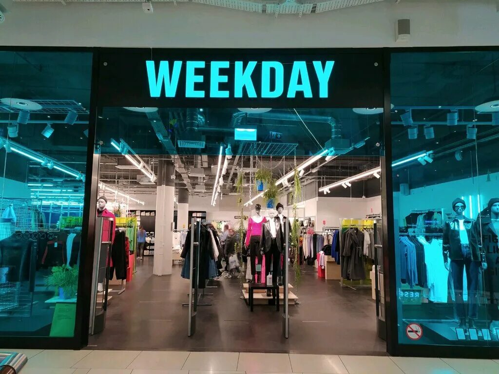 Weekday одежда. Weekday магазин. Weekday магазины в Москве. Weekday Авиапарк.