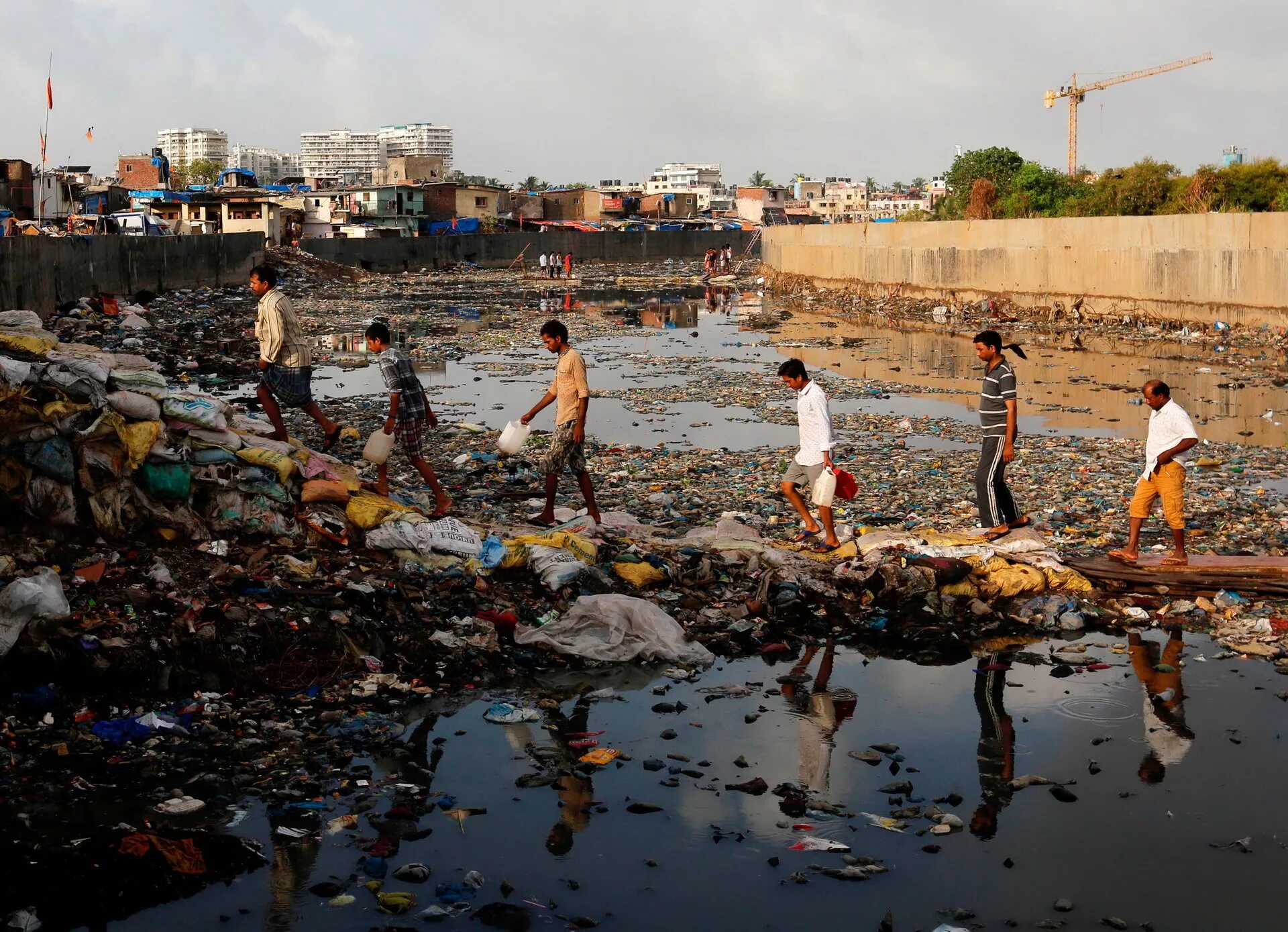 Река в Индии ганг самая грязная. Сукинда Индия.