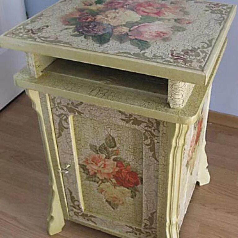 Реставрируем старый комод. Декупаж мебели. Декупаж комода. Старая мебель в технике декупаж. Декупаж шебби-шик техника.