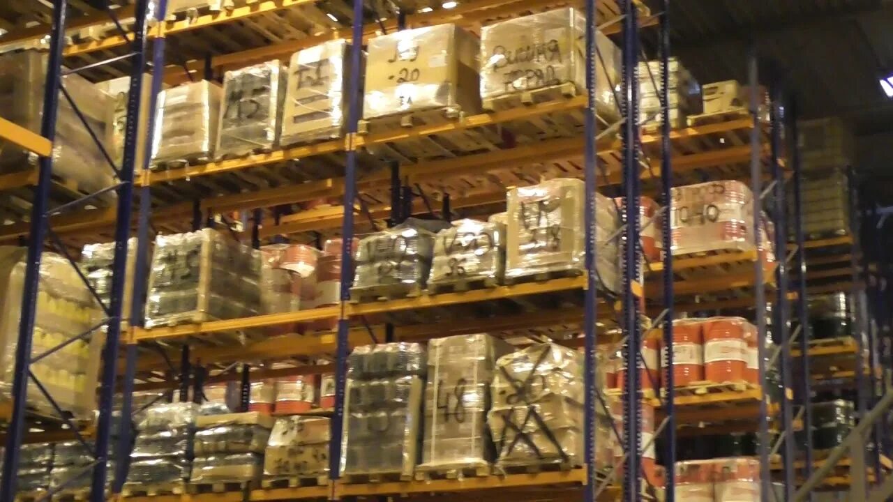 сотрудник склада в шушарах. склад в шушарах. склад 17 спб. производитель пленки шушары поселковая. склад шушары.