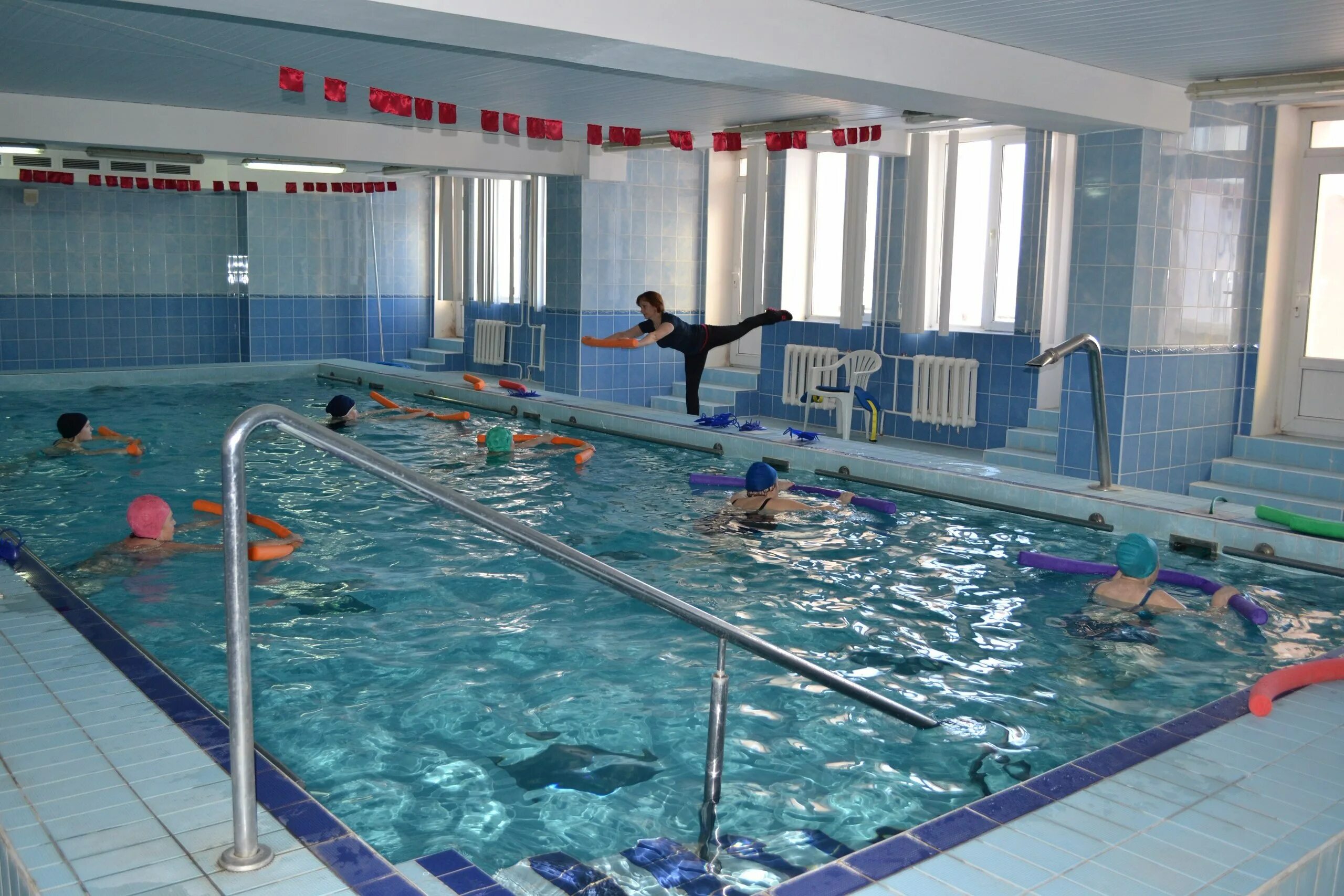 Бассейн луч в перово. Майданов бассейн. Бассейн в клину майданово. Майданов бассейн. Майданово стадион стадион химик клин.